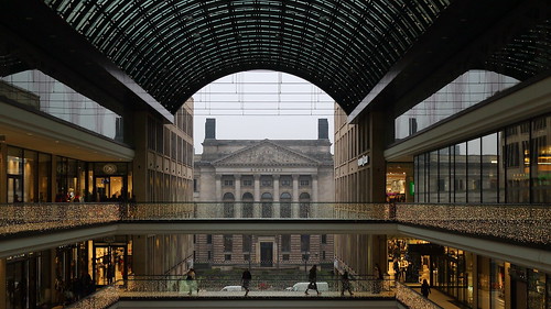 LP12 Mall of Berlin with view to the Bundesrat