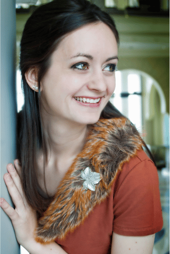 Alessa Ellefson: Author Headshot
