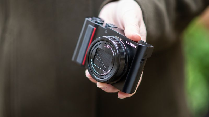 Panasonic Lumix ZS200 / TZ200