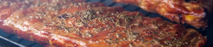 Smoking ribs bone down