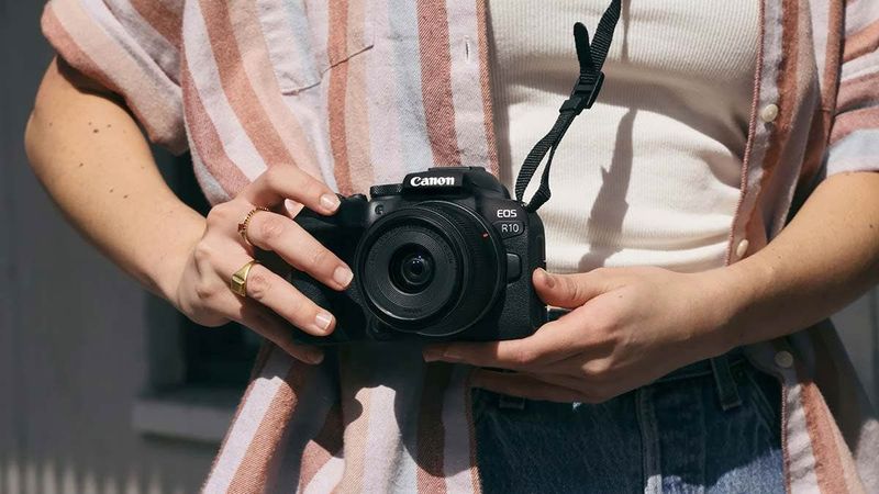 Canon EOS R10