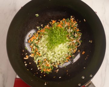 add cabbage, capsicum