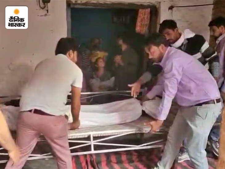 मोहसिन की लाश लेकर मेरठ पहुंचा उनका परिवार।