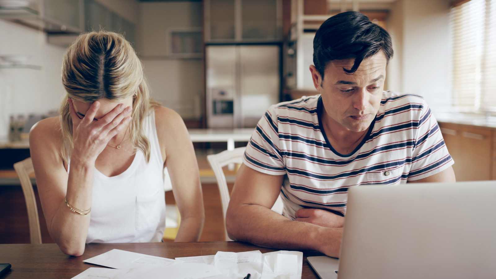 Ways income differences secretly kill your relationship