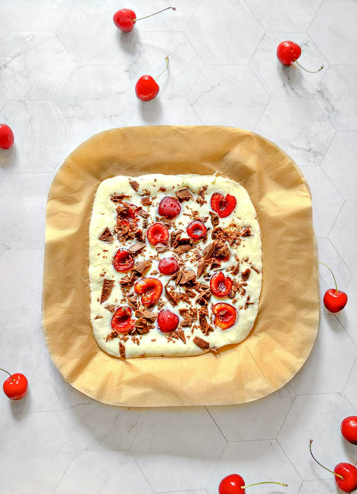 chocolate cherry yogurt bark recipe.