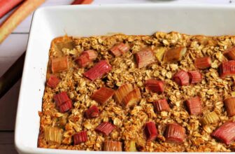 Rhubarb Baked Oats – BakingQueen74
