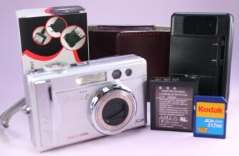 Vivitar Digital Camera Vivicam 8300s 8.1MP Silver Tested Full Working Set