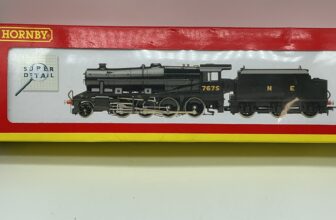 Hornby R2227 Class 8F 2-8-0 7675 in LNER black DCC Ready TESTED RUNNER BOXED