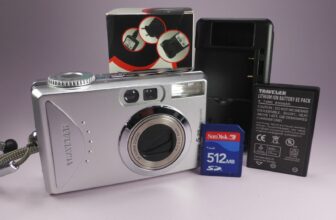 Traveler Digital Camera DC-5300 5.3MP Silver Tested Full Working Set