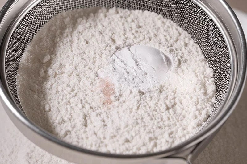 Flour, salt and baking powder in a sieve.