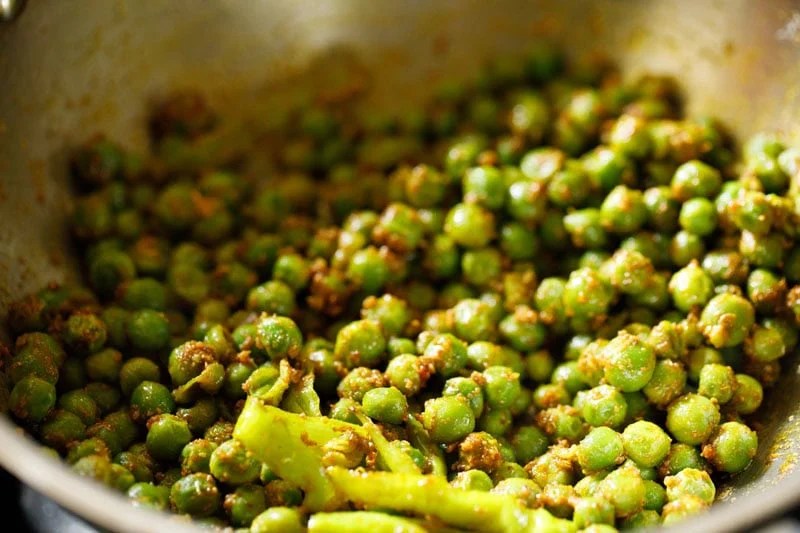 Prepared matar ki sabji in pan.