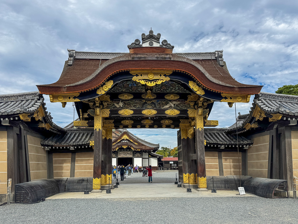 Nijō Castle gate into Ninomaru-goten Palace