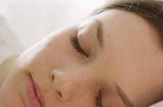 Experts Say do these FIVE Things Before Summer Ends to Improve Your Sleep by Autumn