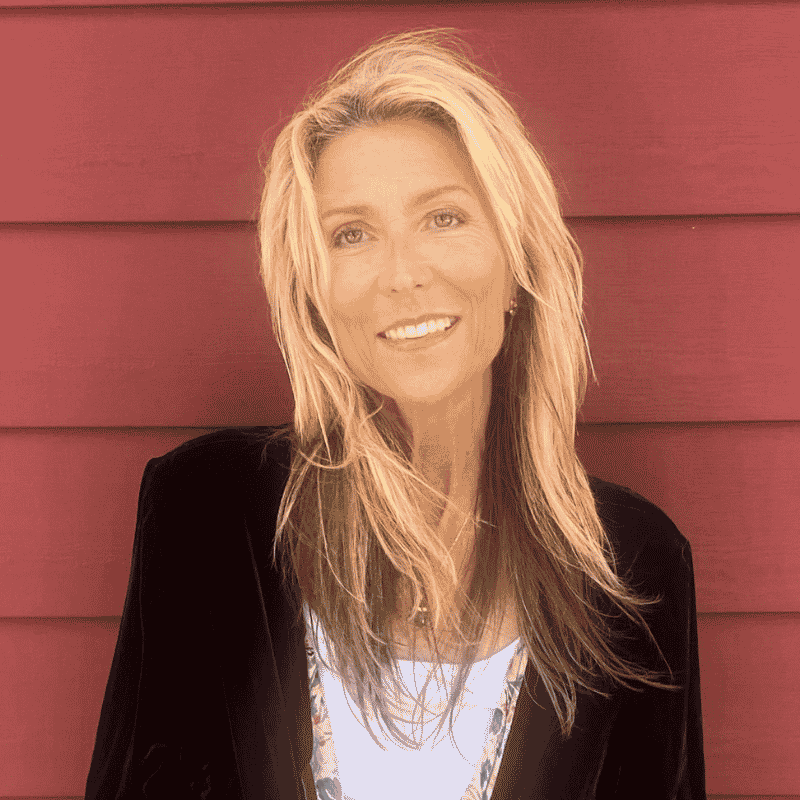 Raven Howell: Author Headshot