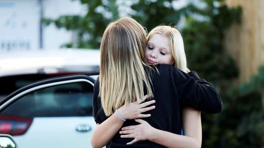 16-åriga Nellie Strandberg, som var inrymd på skolan, ringde sin mamma.