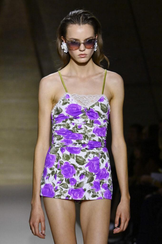 Ochelari de soare la modă 2026: model cat-eye