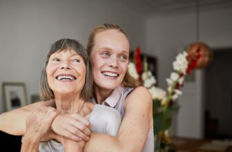Being An Only Child With Aging Parents Is Harder Than People Think
