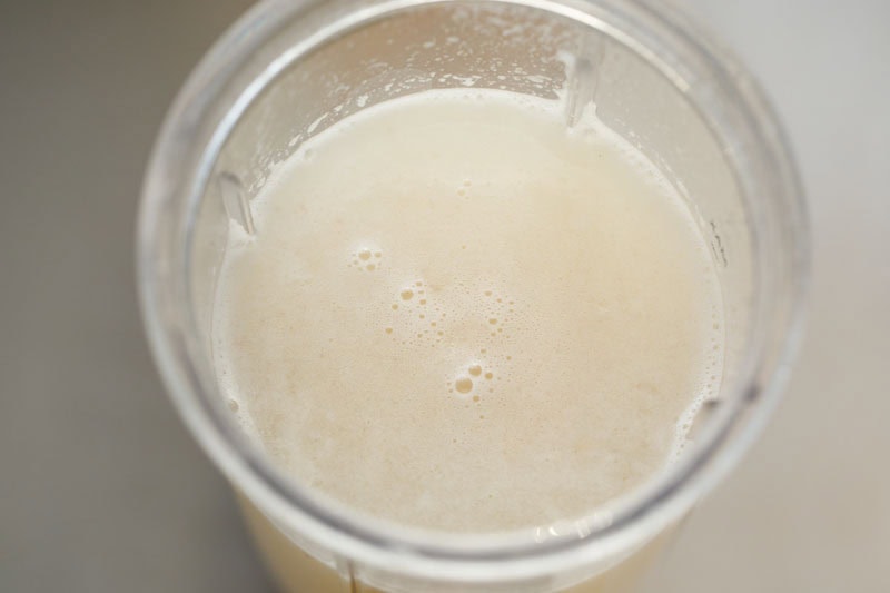 Litchi juice in blender.