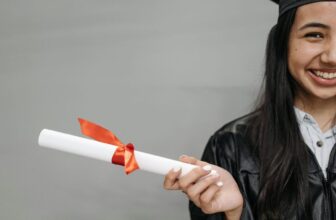 Scholarships Closing In April 2026: Deadlines College Students Can’t Miss