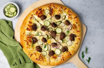 Meatball & Pickle Pizza: A Flavor Explosion
