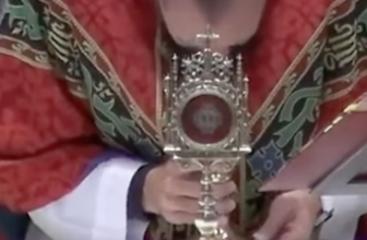 Priest describes tearful ‘spiritual experience’ during consecration after video goes viral online