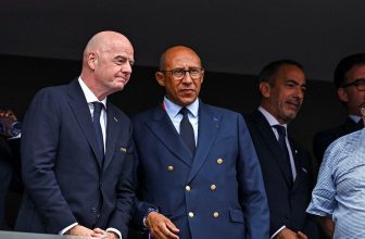 Infantino backar – öppnar för reformer