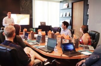 How to Present With Confidence: 7 Presentation Skills for Nervous Speakers