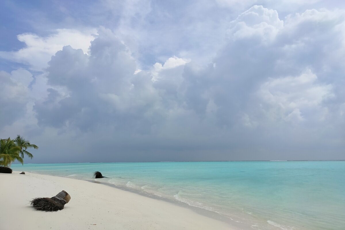 Turquoise lagoon and sandy shoreline around Bangaram Island in Lakshadweep