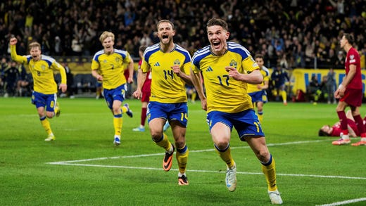 Viktor Gyökeres jublar efter målet mot Polen som tog Sverige till VM.