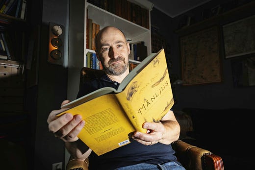 Johan Eklöf är aktuell med boken ”Månljus” (Natur & kultur).