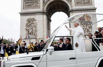 Huge crowds greet Pope in Paris ahead of open-air Mass