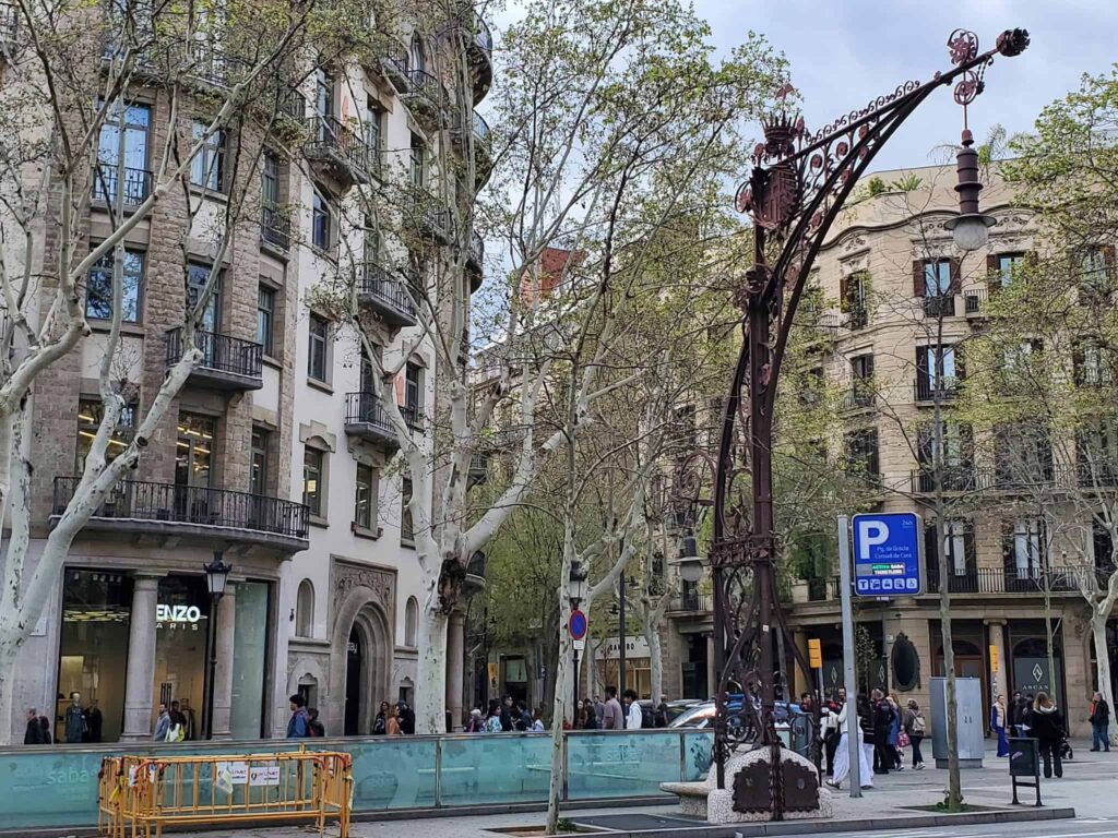 Is it worth staying in Barcelona for 7 days? Absolutely! If gives you enough time to immerse yourself in the daily lifestyle