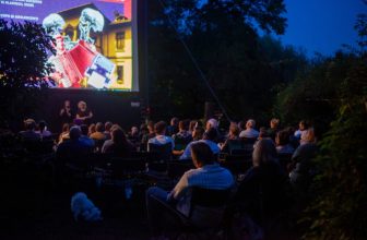 Ultimul popas al toamnei: Conacul Miclescu din Călinești găzduiește ultima ediție Film la Conac – Curți Deschise – Revista FPM