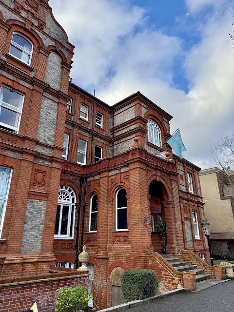 Palmers Lodge London
