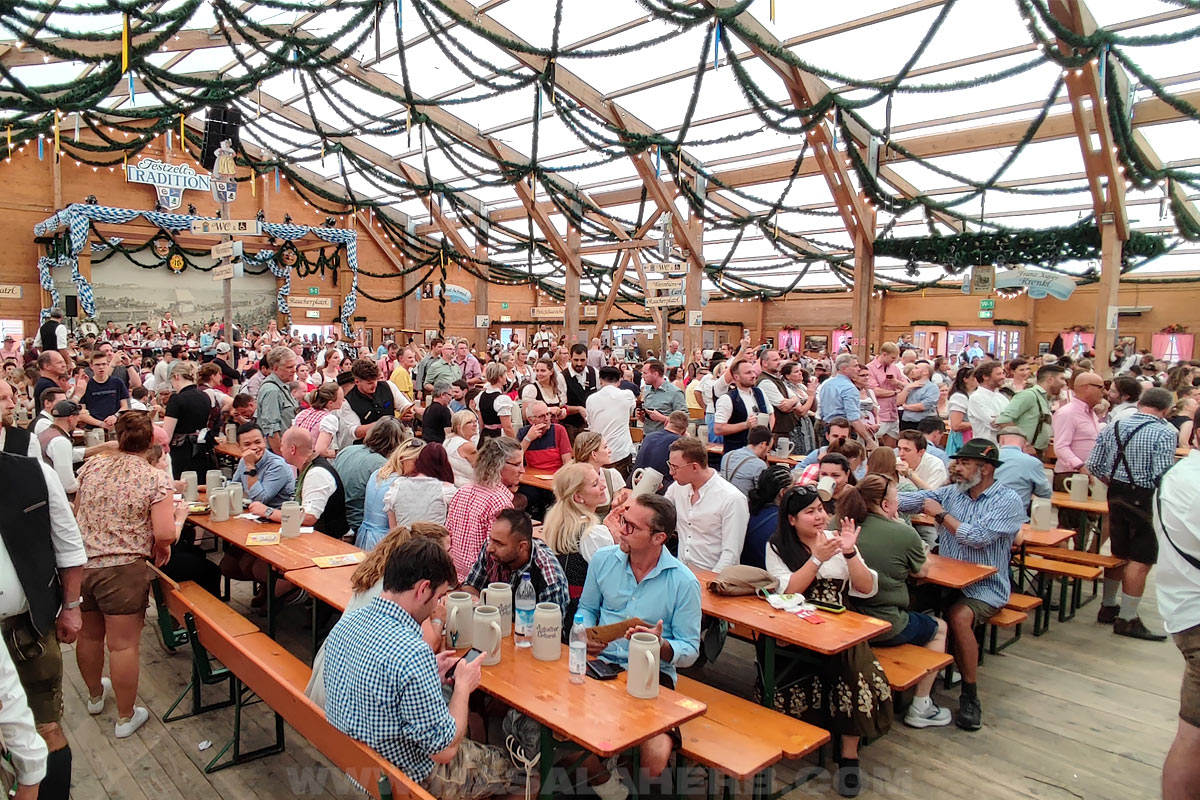 Oide Wiesn Oktoberfest tent in 2023