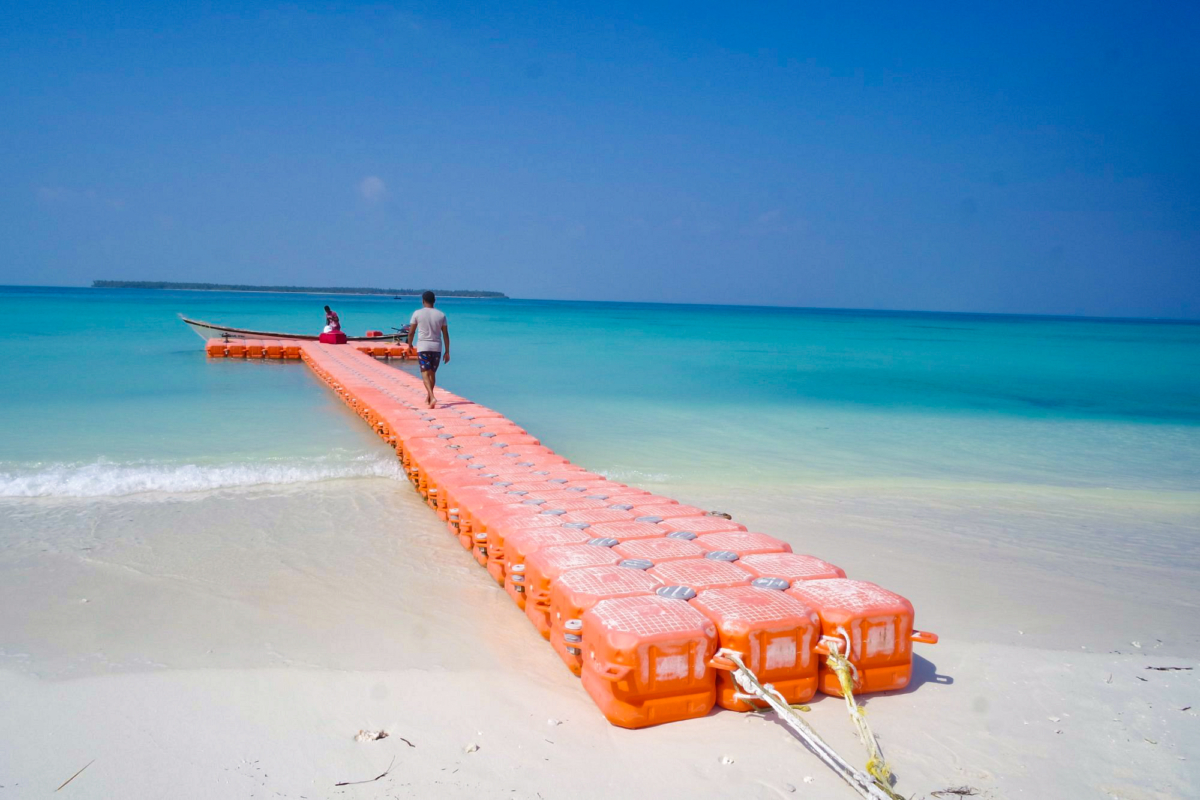 Turquoise lagoon and floating jetty at Thinnakara Island in Lakshadweep