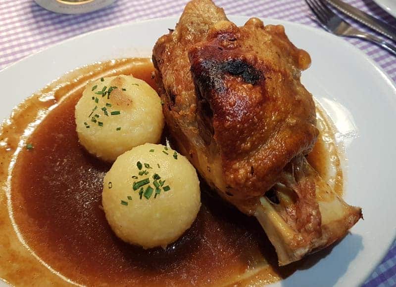 Schweinshaxn © afoodloverskitchen.com