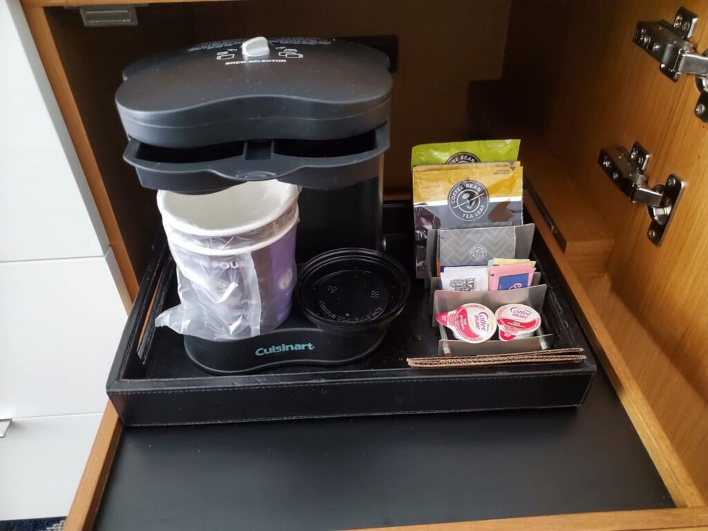 The rooms are equipped with coffee makers, coffee and tea to enjoy before heading to the cruise port