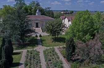 Château La Tour Figeac: An estate among illustrious company