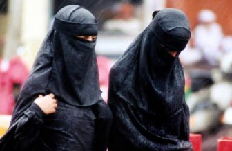Giorgia Meloni plans to ban burqas and niqabs in Italian schools