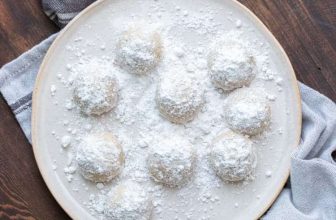 Kourabiedes Recipe (Greek Butter Cookies)