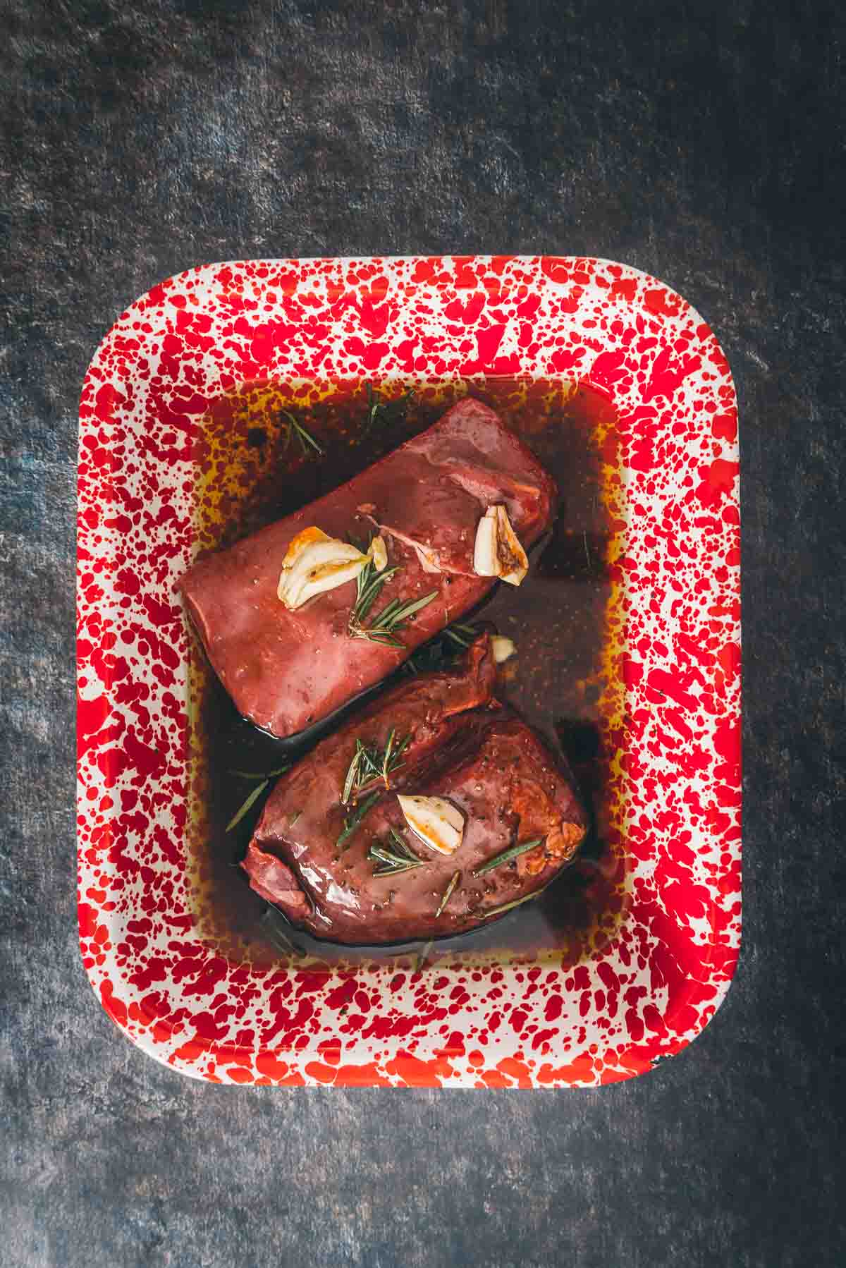 Steaks in a mariande.