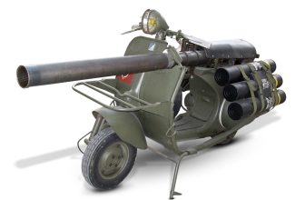 The French Army Tapped Vespa To Make This Tiny Tactical War Machine For Its Paratroopers