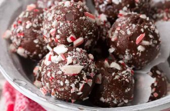 No Bake Chocolate Peppermint Protein Balls