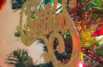 How to Have an 80s Style Christmas: 10 Nostalgic Tips