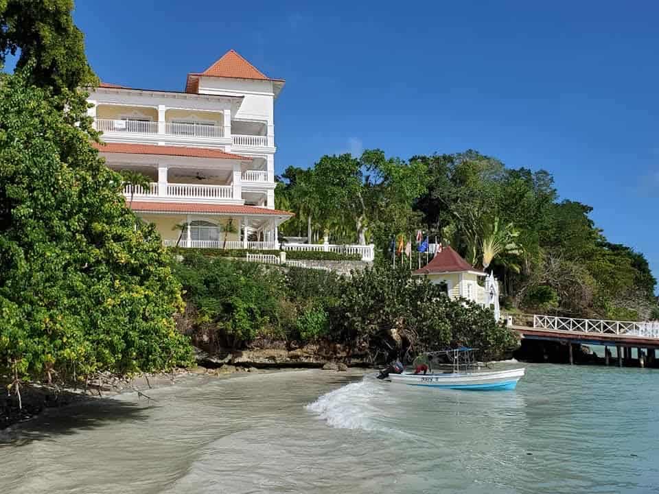 Expecting a lot of all-inclusive resorts is one of the things to avoid when visiting Samana