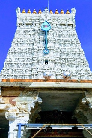 Tiruchendur Subramanya Temple Gopuram - Powerspots Of Murugan