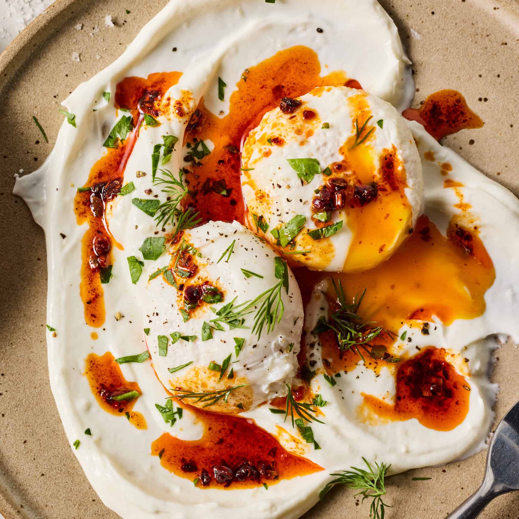 Turkish eggs recipe (çılbır)
