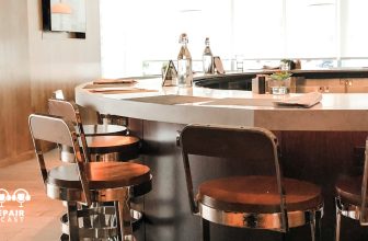 The VinePair Podcast: Will Americans Ever Embrace the Hotel Bar?