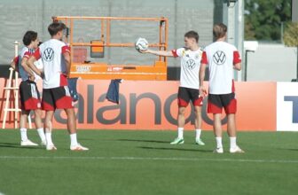 Florian Wirtz’s BIZARRE Training Moment — Why Is He Analysing a Football?